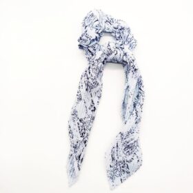 Karışık İnce Yazı Desenli Bulut Mavi Simitli Fular Toka