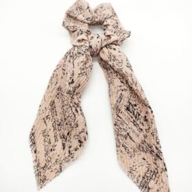 Karışık İnce Yazı Desenli Pudra Simitli Fular Toka